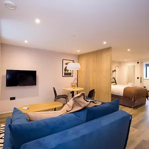 Apartamento Charming Near Holyrood Park & Calton Hill, Edimburgo