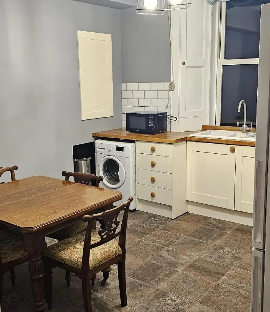 Cosy 2 Bedroom Flat-Castle View Edinburgh